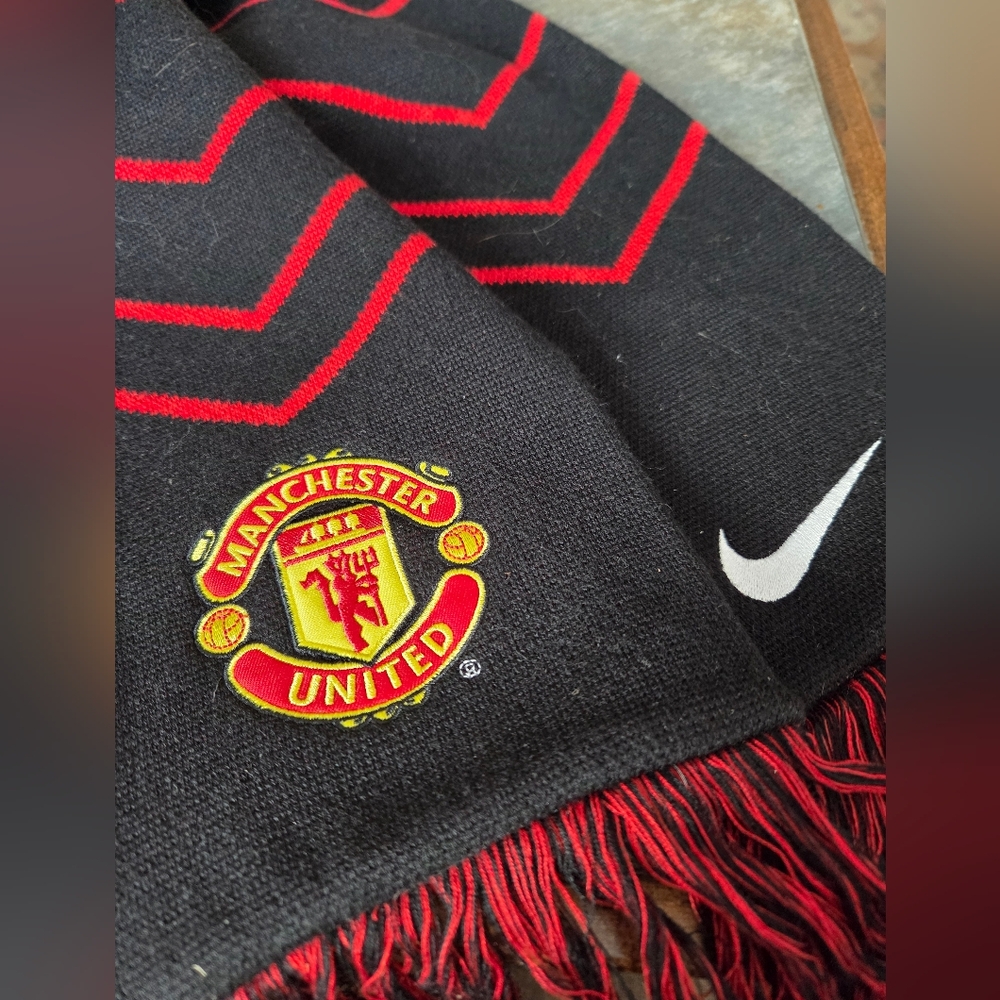 Nike Black and Red Manchester United Scarf